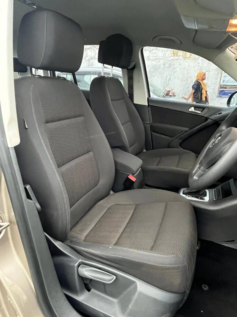 Car photo 6