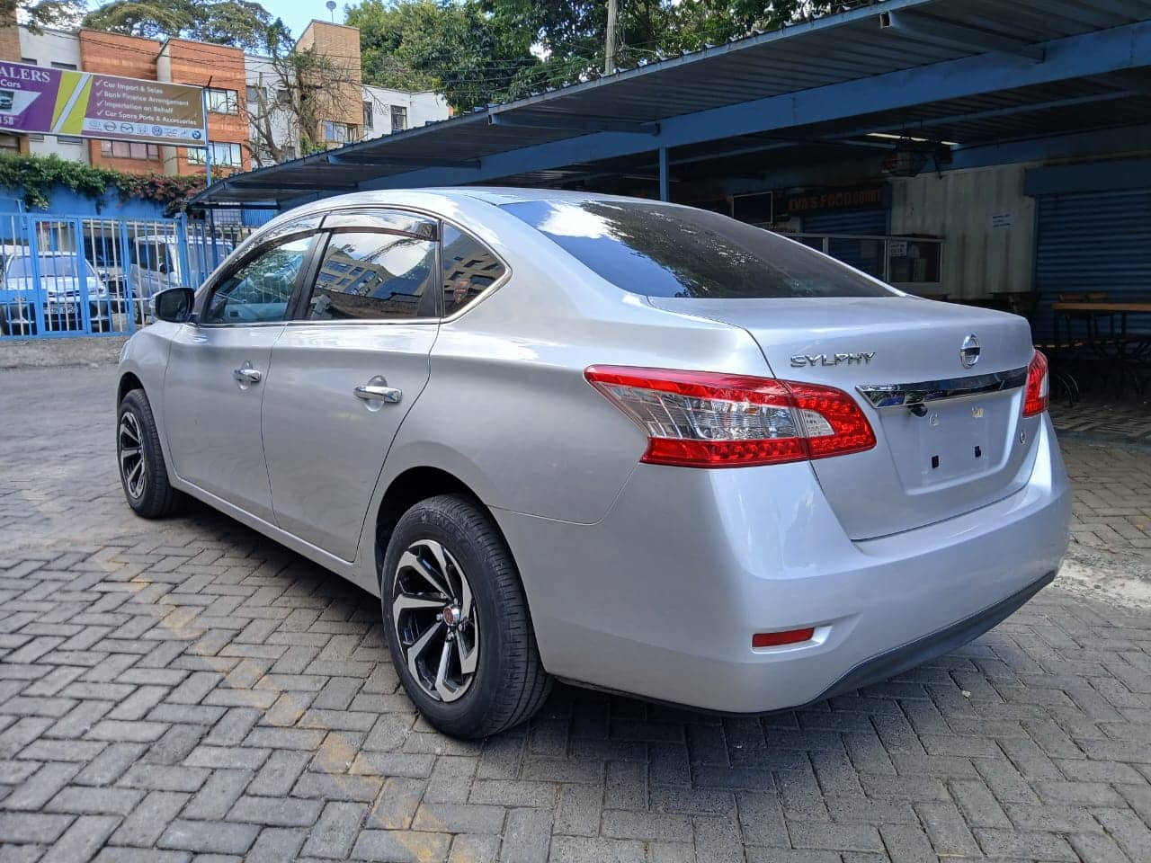 Car photo 5