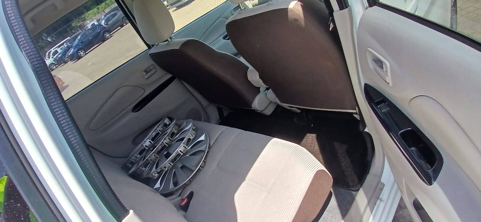 Car photo 12