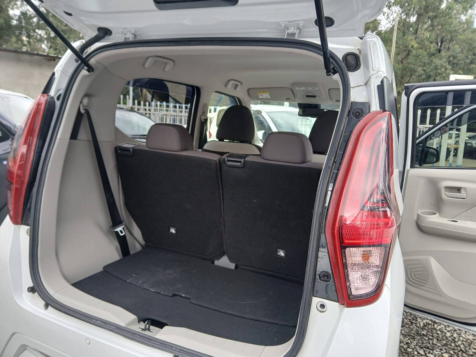 Car photo 10