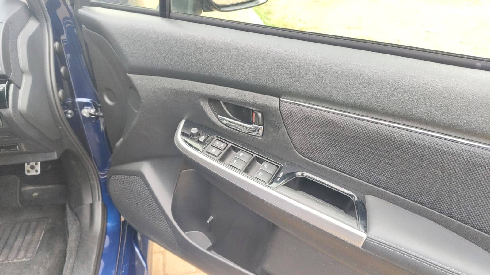 Car photo 8