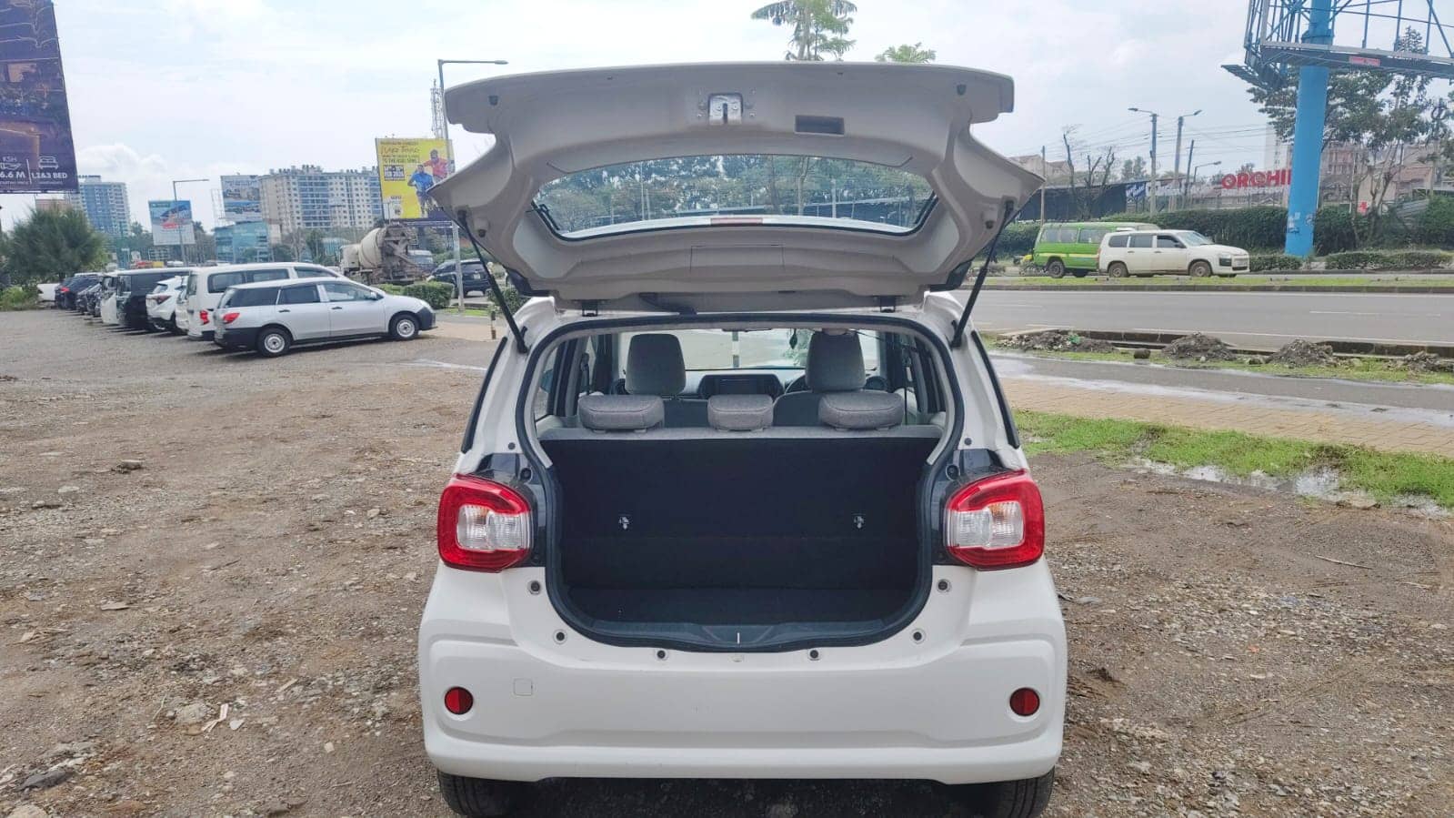 Car photo 7