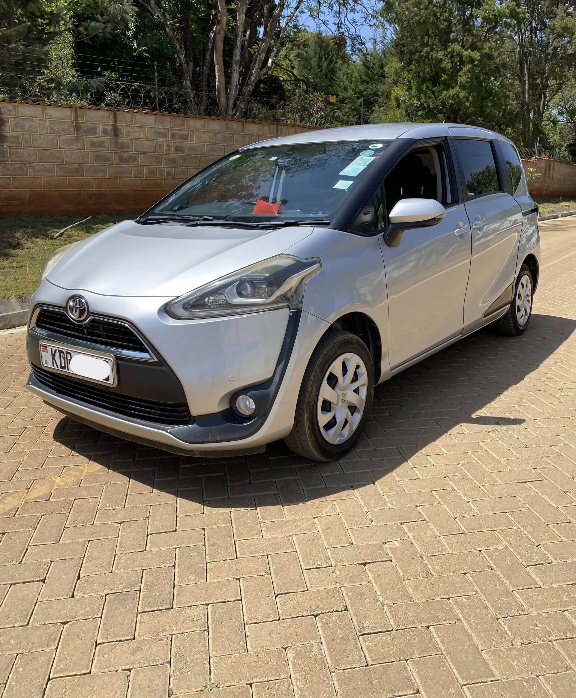 Car photo 3