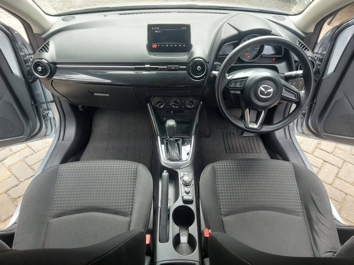 Car photo 7