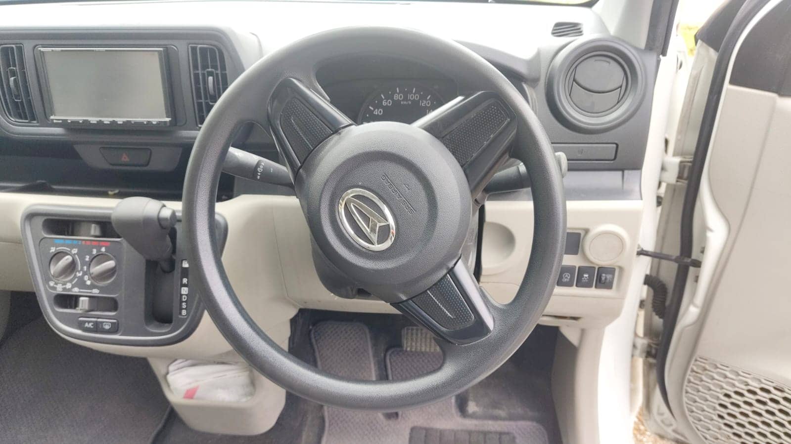 Car photo 9