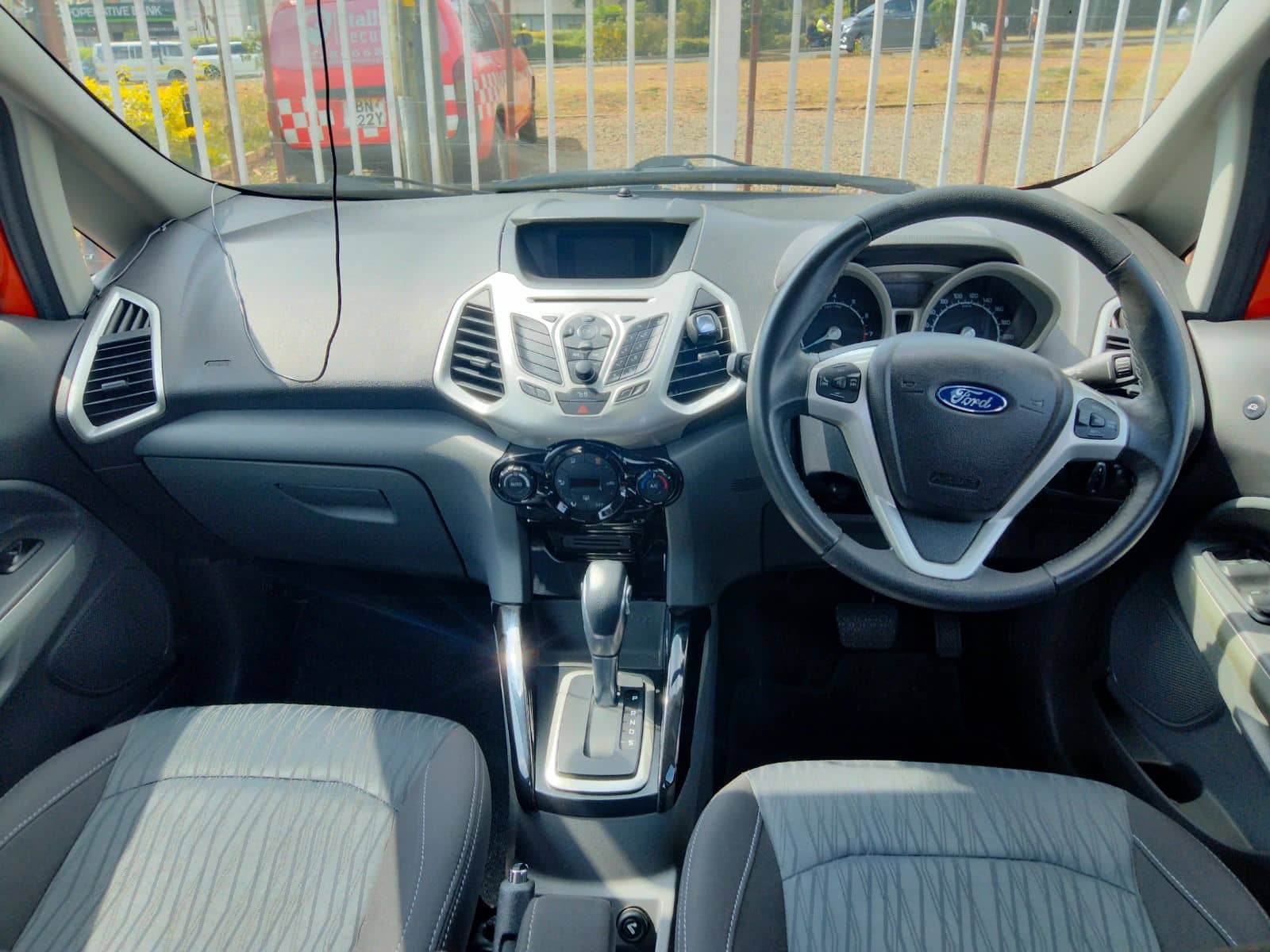 Car photo 3