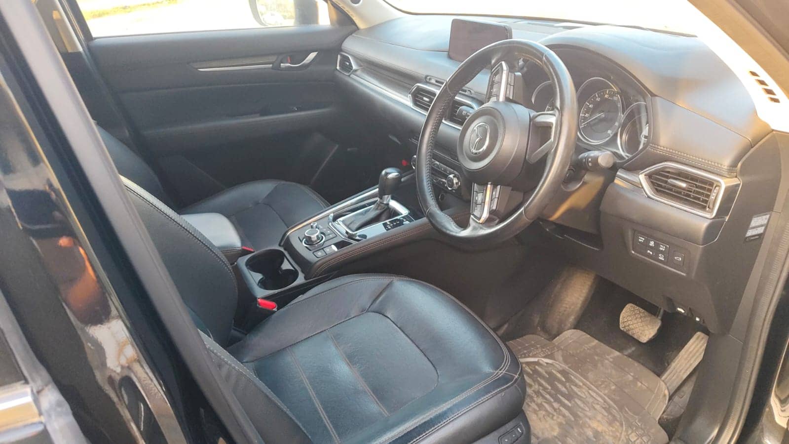 Car photo 9